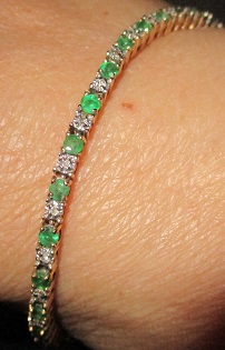 xxM1340M Yellow gold tennis bracelet with emeralds and diamonds Takst-Valuation N. Kr. 20 000